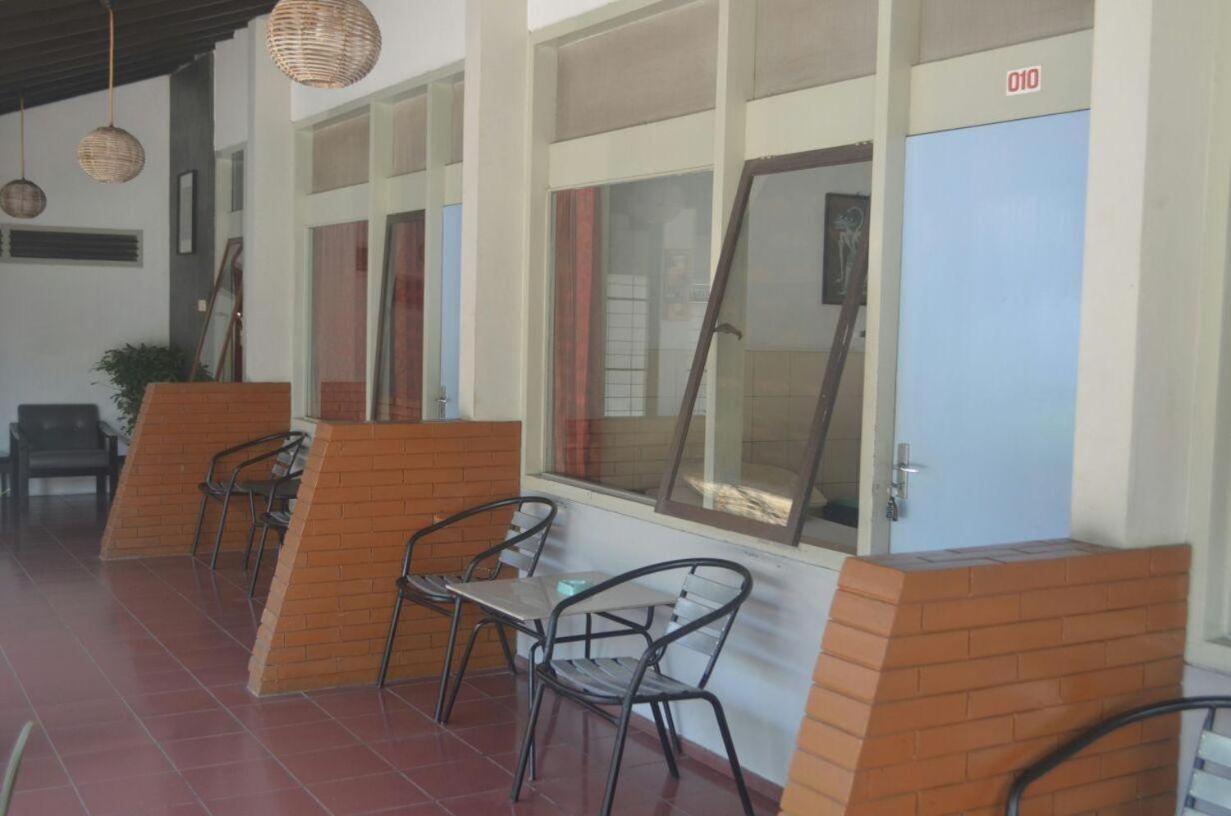 Hotel Aneka Baru Слеман Экстерьер фото