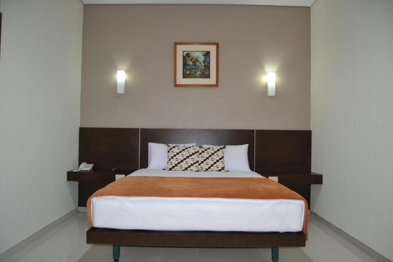 Hotel Aneka Baru Слеман Экстерьер фото